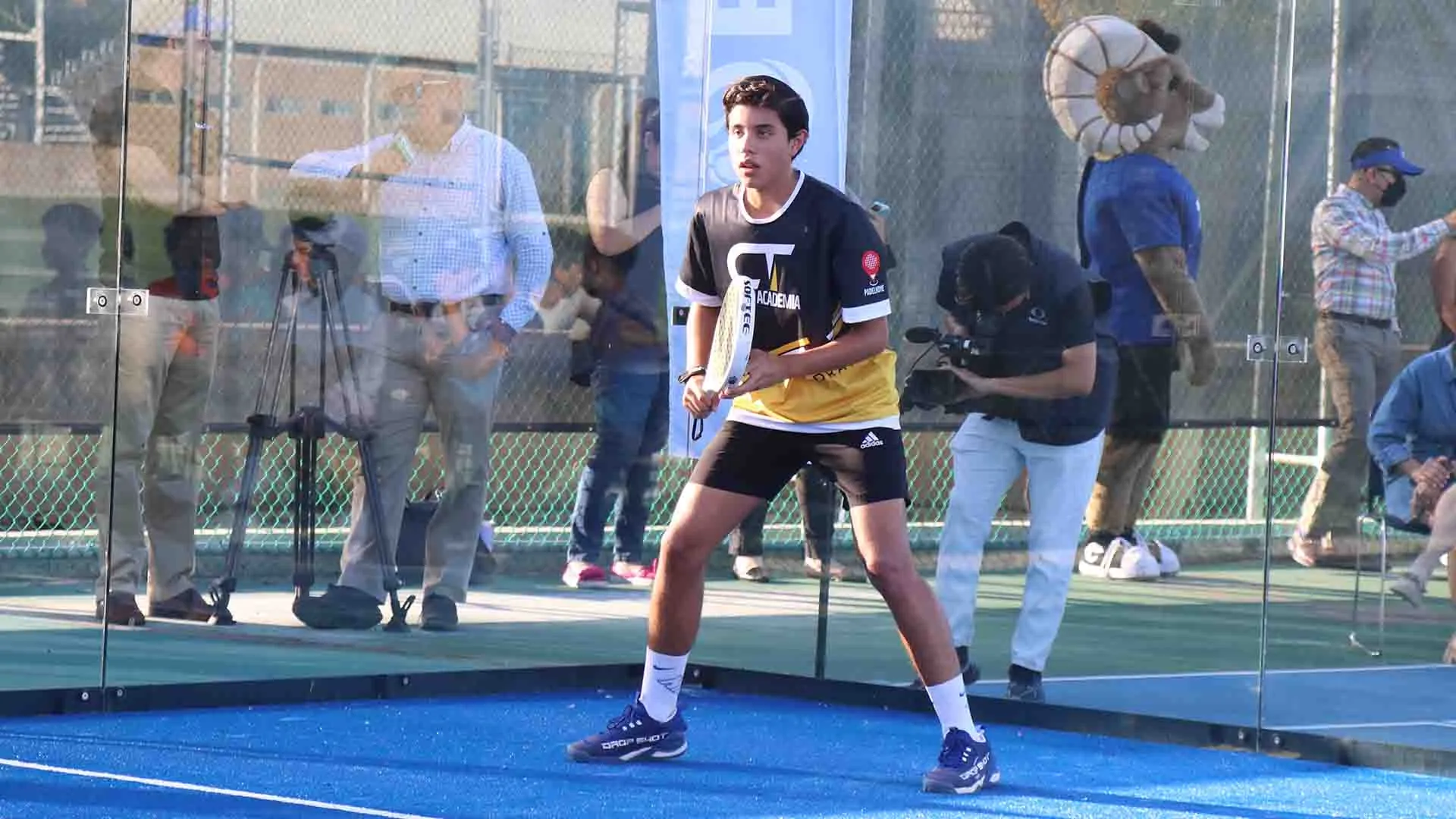&iexcl;P&aacute;del en el Tec! Inauguran cancha en campus Laguna