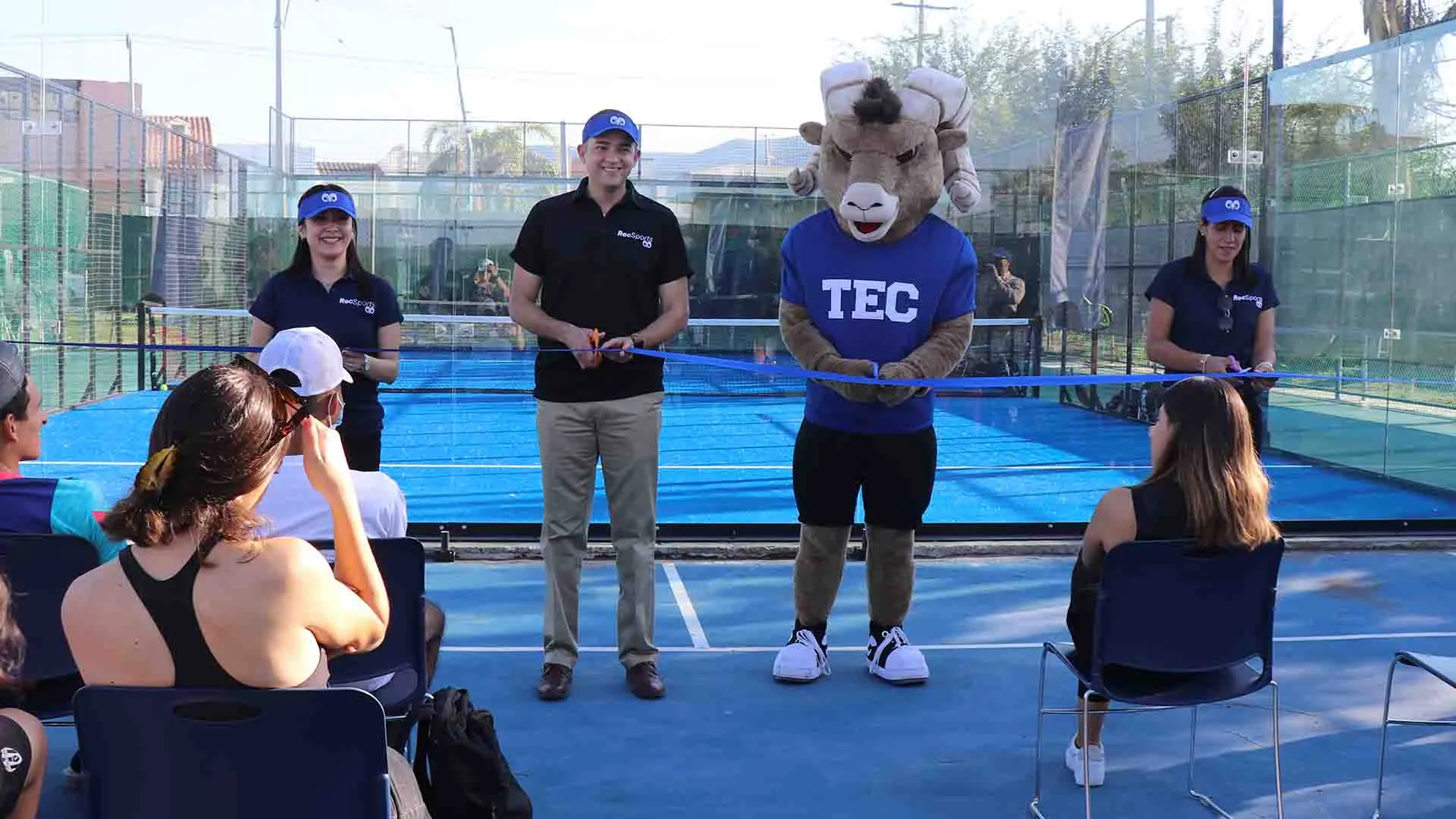 &iexcl;P&aacute;del en el Tec! Inauguran cancha en campus Laguna