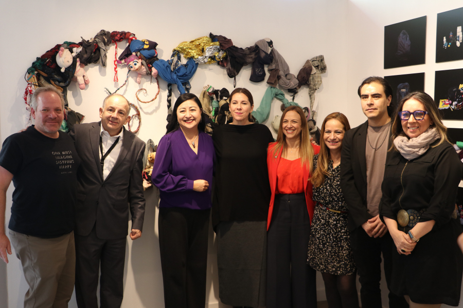 Autoridades del Tec de Monterrey durante la inauguración de la exposición Migrantes. Una historia de dos corazones en campus Ciudad de México.