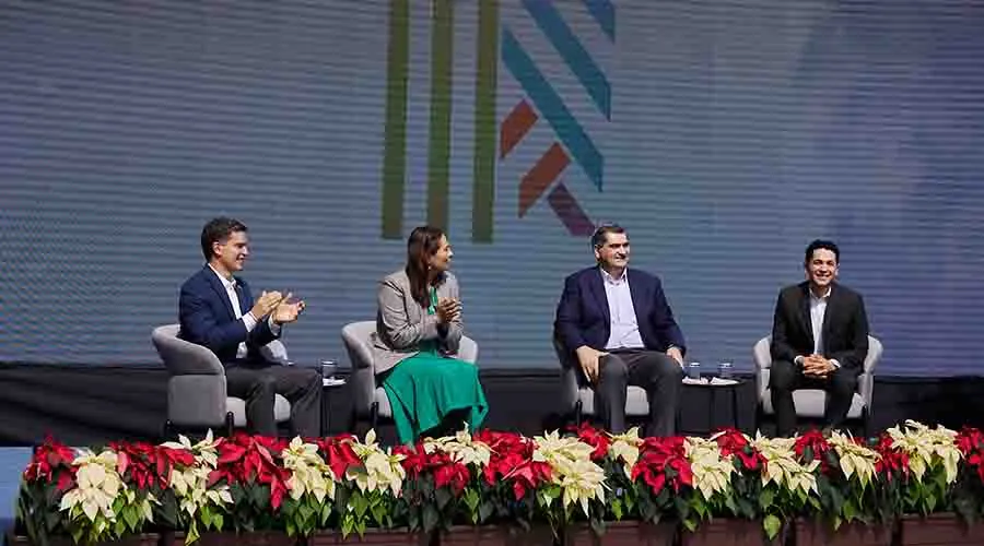 Imagen de inauguraci&oacute;n con representantes del Tec