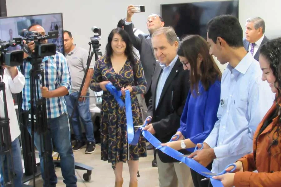 Salvador Alva estuvo presente en la inauguraci&oacute;n en campus Guadalajara.