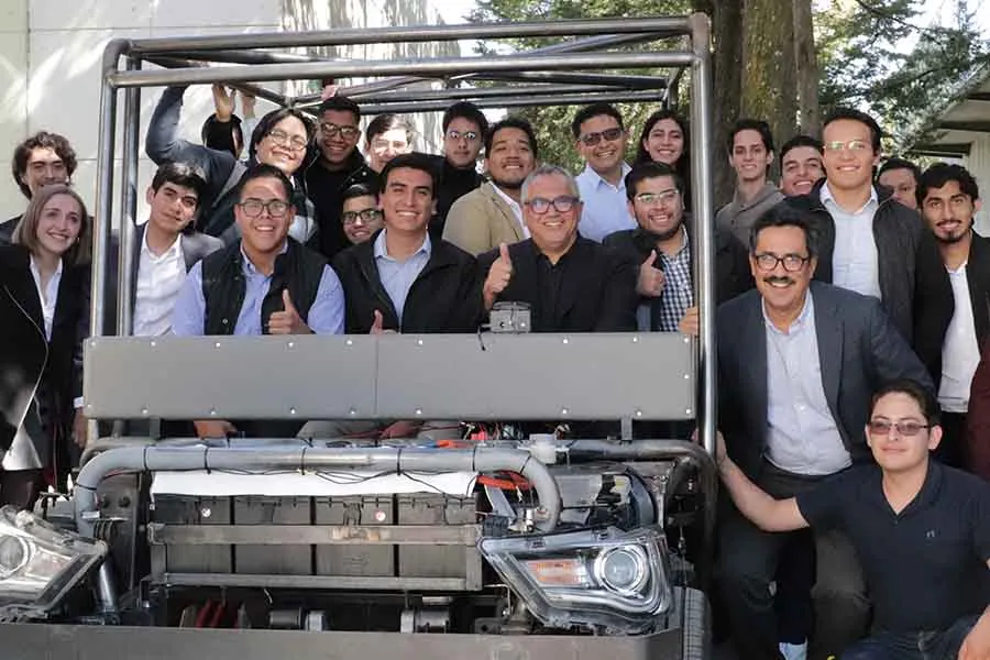 Estudiantes Tec crean auto el&eacute;ctrico desde cero para socio formador
