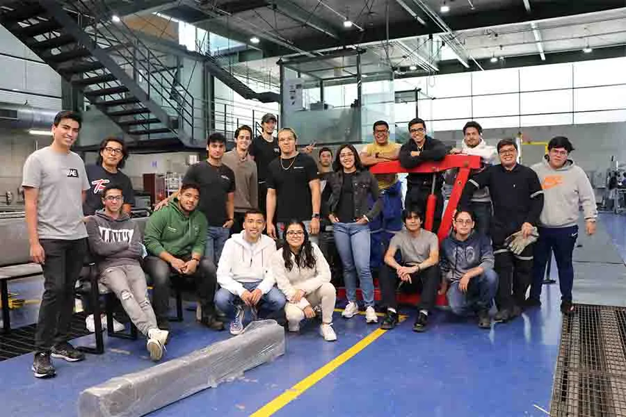 Estudiantes Tec crean auto el&eacute;ctrico desde cero para socio formador