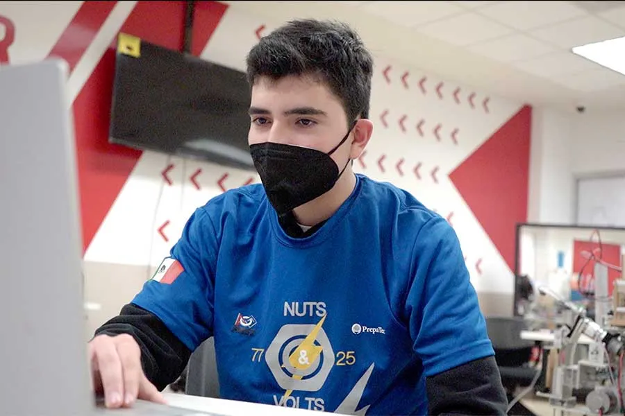 Integrantes del equipo de rob&oacute;tica Nuts & Volts