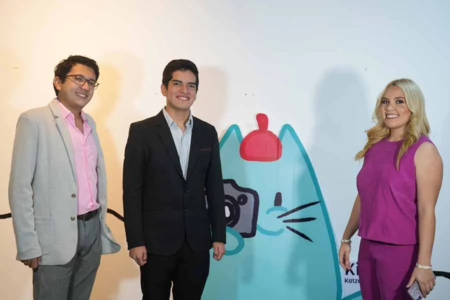 Sebasti&aacute;n Jaiovi, estudiante del Tec fundador del estudio de animaci&oacute;m Kixta junto a equipo de trabajo