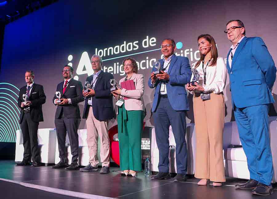 Intengencia artificial en las universidades; panel analiz&oacute; las claves para su desarrollo.