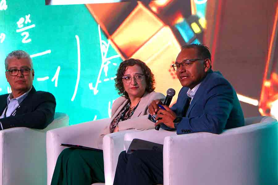 Intengencia artificial en las universidades; panel analiz&oacute; las claves para su desarrollo.