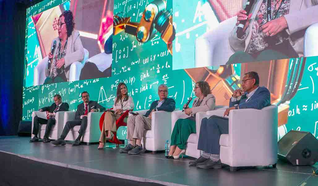 Intengencia artificial en las universidades; panel analiz&oacute; las claves para su desarrollo.