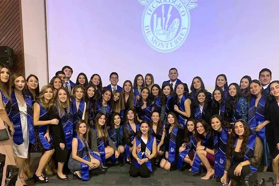 Beatriz Gonz&aacute;lez graduaci&oacute;n LEM campus Monterrey