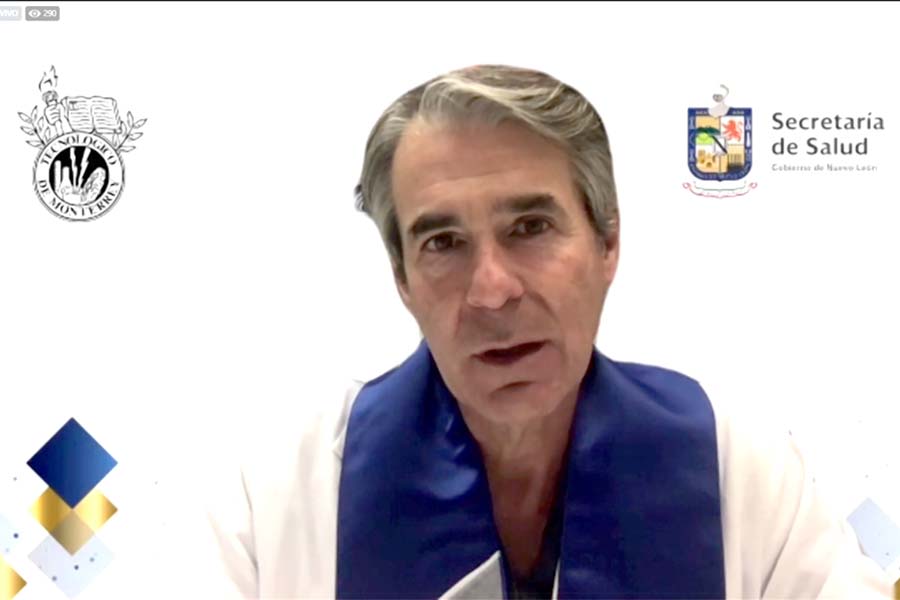 Guillermo Torre Amione, rector de TecSalud, invit&oacute; a los alumnos a tener compasi&oacute;n con sus pacientes.