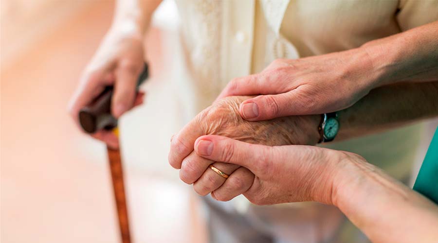 una buena opci&oacute;n es invertir en la compra de acciones dedicadas al cuidado geri&aacute;trico