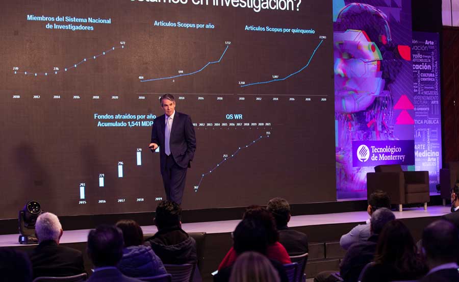 El vicepresidente de Investigación del Tec expuso el modelo que sigue la institución para generar un mayor impacto en los problemas de la sociedad.