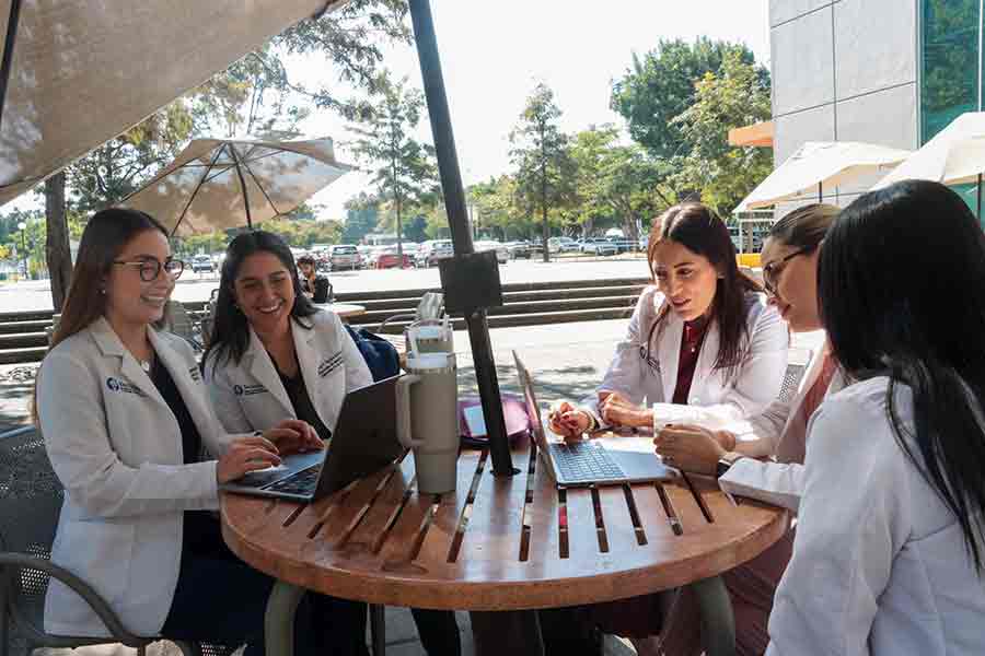 Invesitigaci&oacute;n en nutrici&oacute;n sobre ni&ntilde;os con par&aacute;lisis, realizada por equipo de alumnas del Tec Guadalajara. 