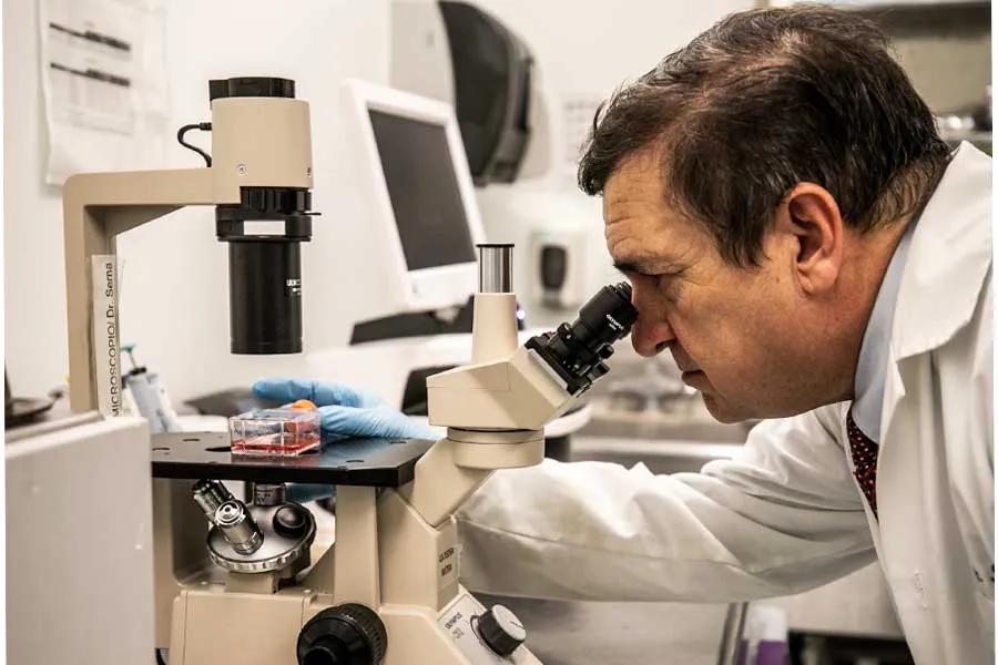 El Dr. Sergio Serna fue premiado por su libro sobre un an&aacute;lisis del ma&iacute;z.