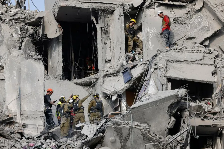 Trabajadores de emergencia en Beersheba