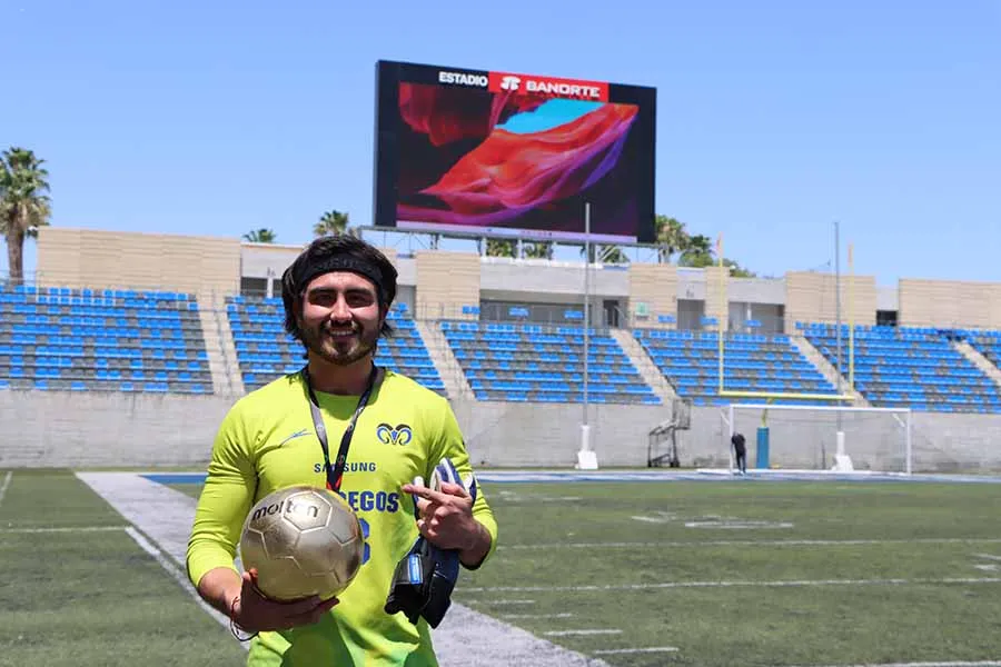 Isaac Holgu&iacute;n, de Borregos Monterrey de futbol, fue nombrado el jugador m&aacute;s valioso de la temporada. 