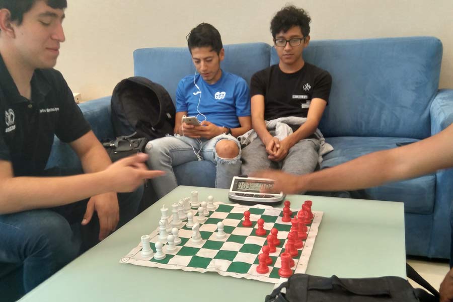 2018. Isaac Tello, junto al equipo de ajedrez del campus San Luis.