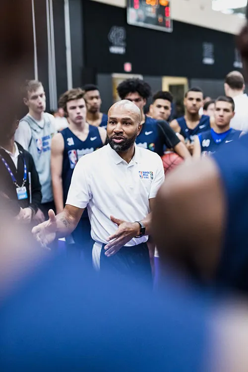 Derek Fisher con Javier Rex González