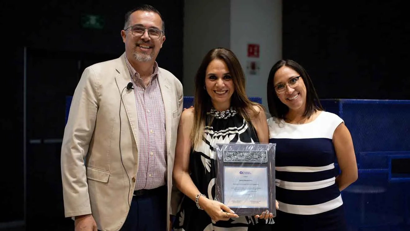 Jenny Salom&oacute;n y directivos de tec Campus Hidalgo en Ceremonia del D&iacute;a de las y los Profesores