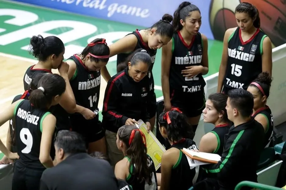 Jenny Valdovinos es la entrenadora de b&aacute;squetbol femenil de PrepaTec Guadalajara