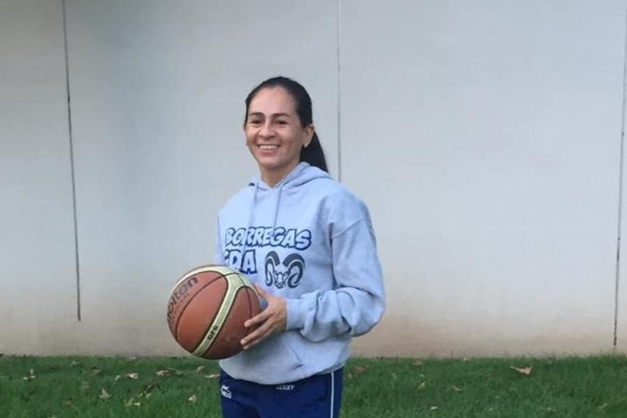 Jenny Valdovinos es la entrenadora de b&aacute;squetbol femenil de PrepaTec Guadalajara