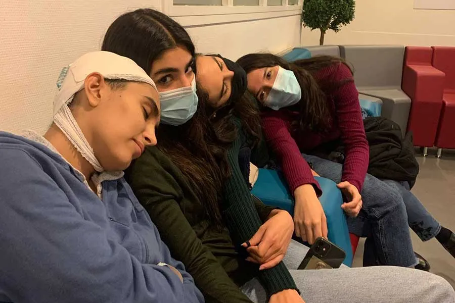 Jimena Gonz&aacute;lez pas&oacute; las primeras horas despu&eacute;s de incidente acompa&ntilde;ada por sus amigas.