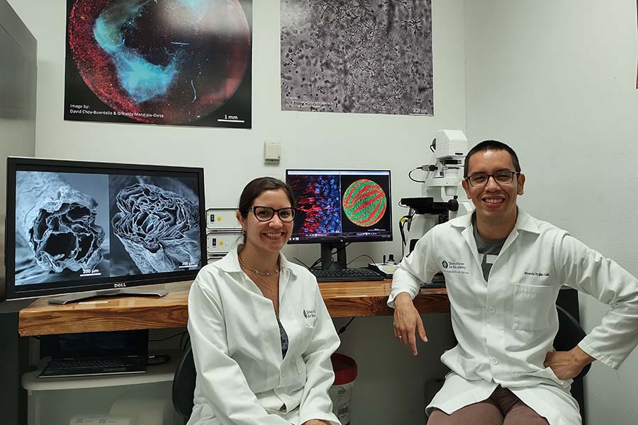 Carlos Ceballos y Edna Bolivar, investigadores del Tec de Monterrey en el Laboratorio Álvarez-Trujillo.