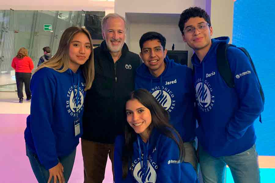 Estudiantes l&iacute;deres del ma&ntilde;ana con Antonio Meade