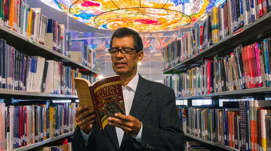 Jos&eacute; Vega, profesor del tec de monterrey con libros calificados como best seller en Amazon