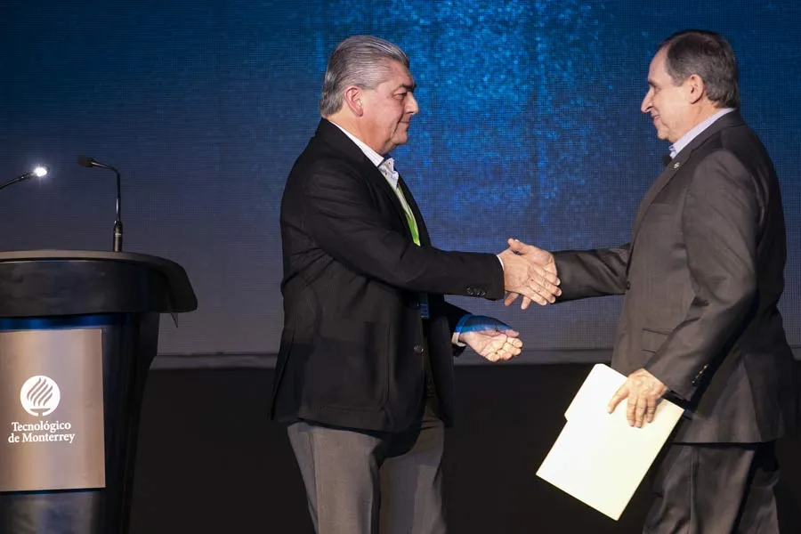 José Antonio FernánJosé Antonio Fernández, presidente saliente del Consejo Directivo del Tec de Monterreydez, presidente saliente del Consejo Directivo del Tec de Monterrey