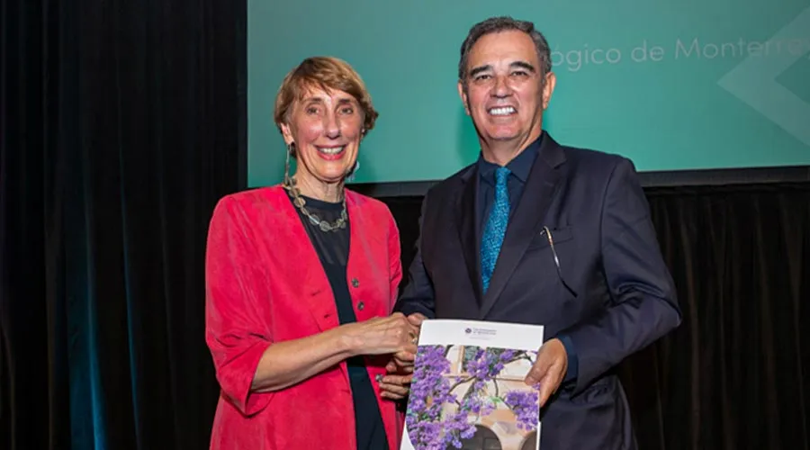 Jos&eacute; Manuel P&aacute;ez Borrallo, vicerrector de Internacionalizaci&oacute;n del Tec de Monterrey recibe premio U21 Leaders of the Future