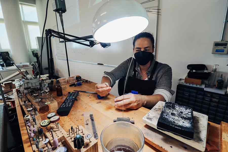Aprenden a crear joyer&iacute;a en taller de joyer&iacute;a del Tec Guadalajara.