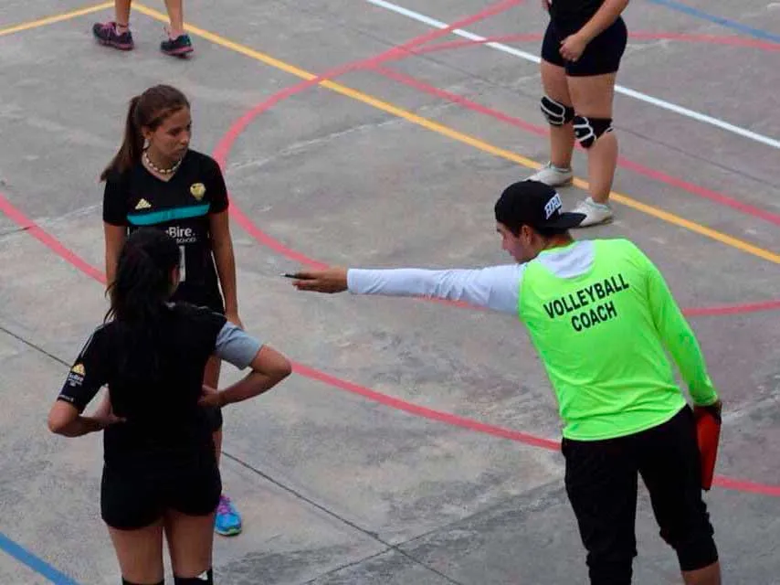Coach del Tec Guadalajara, Juan Arana, escribi&oacute; libro sobre c&oacute;mo guiar a ni&ntilde;os atletas.