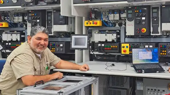 profesor de ingenier&iacute;a del tec de monterrey