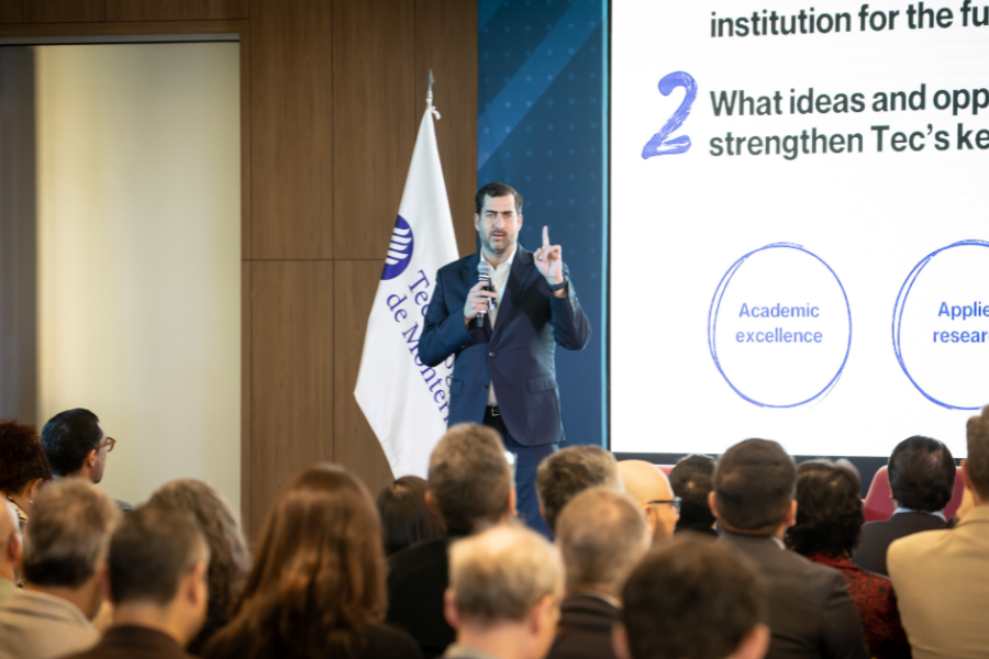 Juan Pablo Murra dialogó con la comunidad Faculty of Excellence sobre el papel estratégico de la investigación rumbo a 2030.