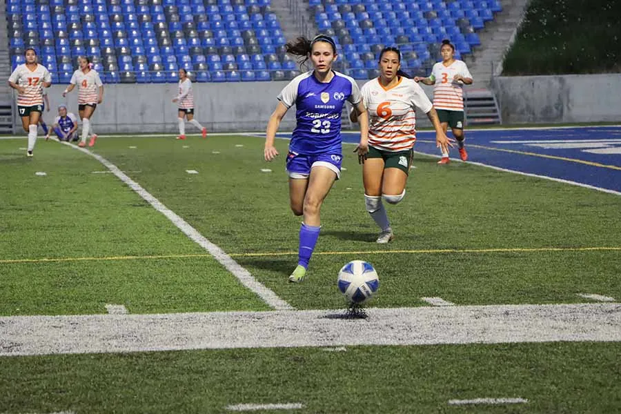 Alejandra Cant&uacute;, jugadora de Borregos Monterrey de f&uacute;tbol femenil