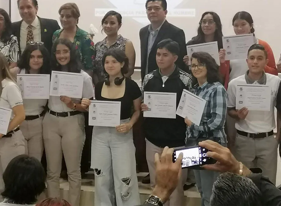 Estudiante de PrepaTec ganadora de olimpiada estatal 