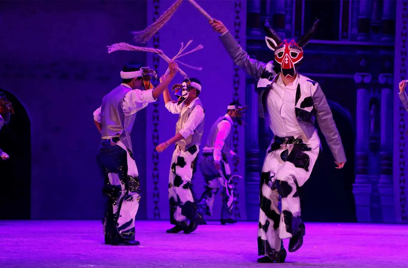 La Gala Folkl&oacute;rica se presenta en el Auditorio Luis Elizondo