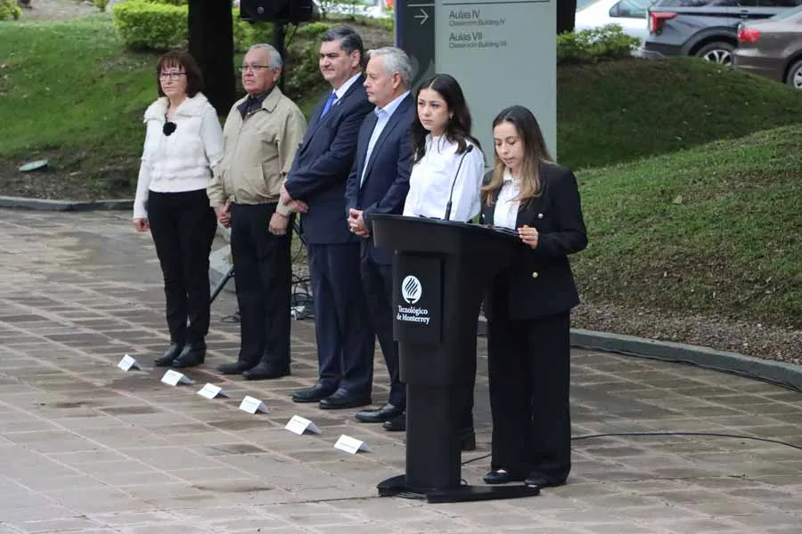 La guardia de honor se realiz&oacute; en frente al Centro de Congresos del campus Monterrey.