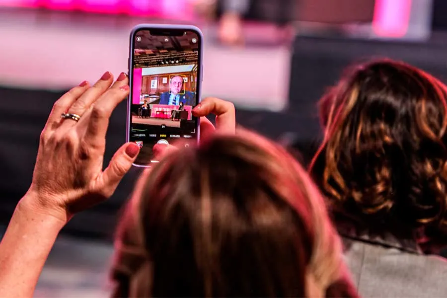 El panel se realiz&oacute; en modalidad h&iacute;brida.