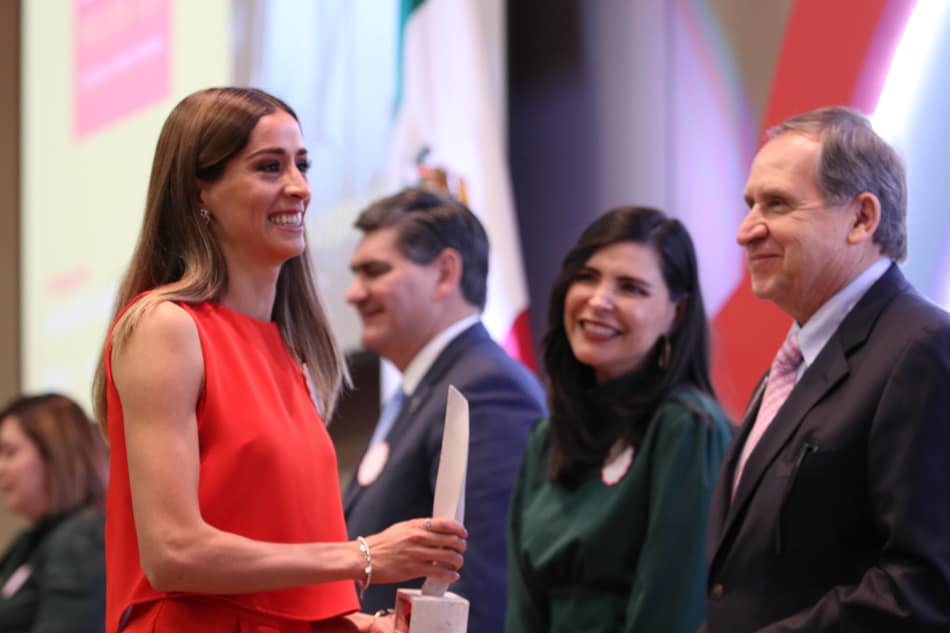 La velocista Paola Mor&aacute;n gana Premio Mujer Tec 2020 en Salud y Deporte