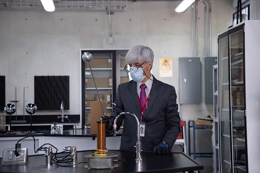 Laboratorio de f&iacute;sica, Tec CEM