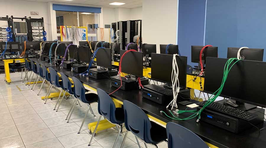 Profesor lidera laboratorio inclusivo enfocado a redes computacionales
