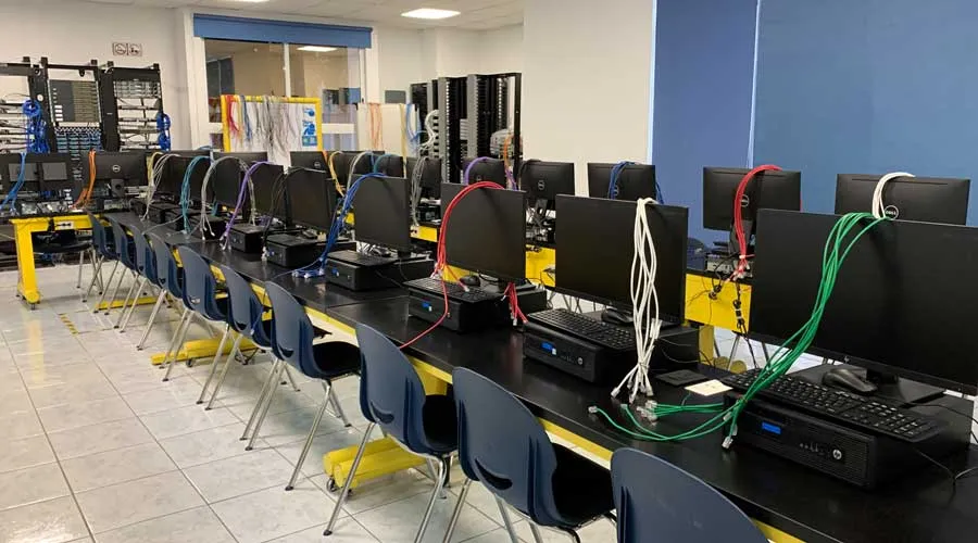 Profesor lidera laboratorio inclusivo enfocado a redes computacionales