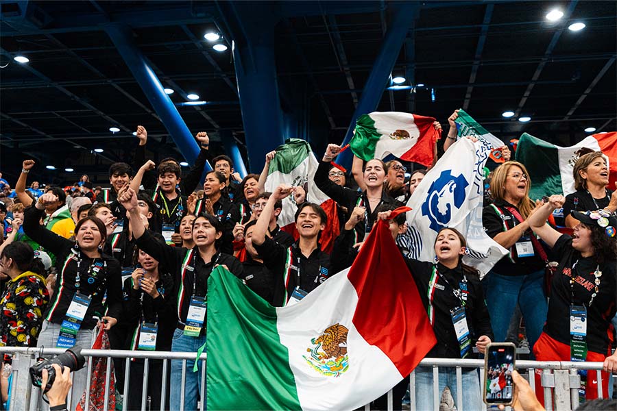 Porra del equipo LamBot en el mundial de robótica FIRST 2025 / Foto: