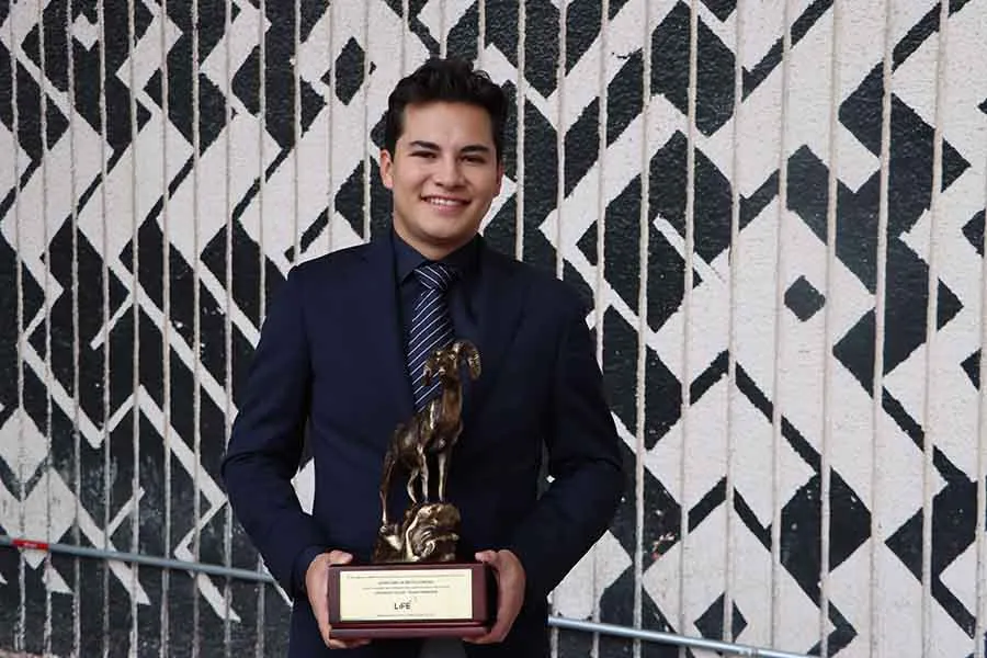 Le&oacute;n Nieto, ganador del Borrego de Oro en Liderazgo Social Transformador de la generaci&oacute;n diciembre 2023.