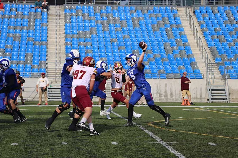Leonardo Garc&iacute;a, mariscal de campo de Borregos Monterrey de PrepaTec, en final contra Redskins.
