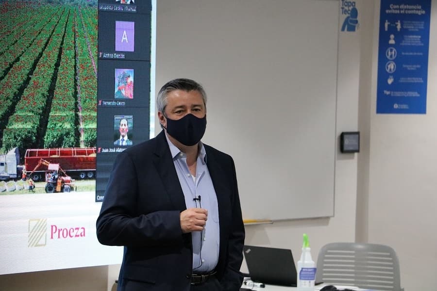 Leopoldo Cedillo, director general de Grupo Proeza, compartió su experiencia con alumnos del campus Monterrey.