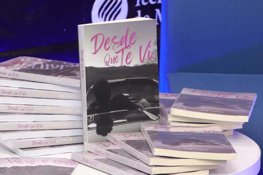 Libro "Desde que te vi" de Axel L&oacute;pez, alumno PrepaTec