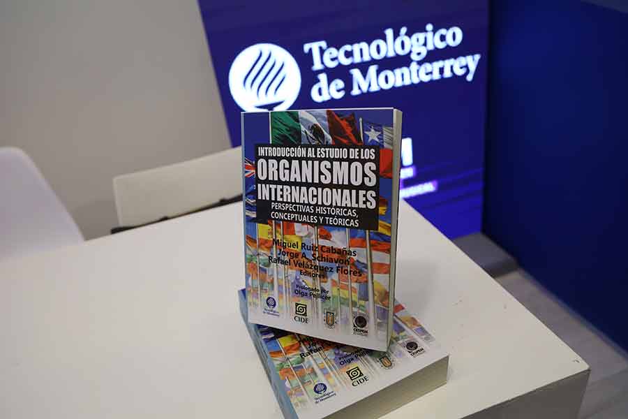 Libro organismos internacionales, en la participaci&oacute;n del Tec en la FIL Guadalajara. 